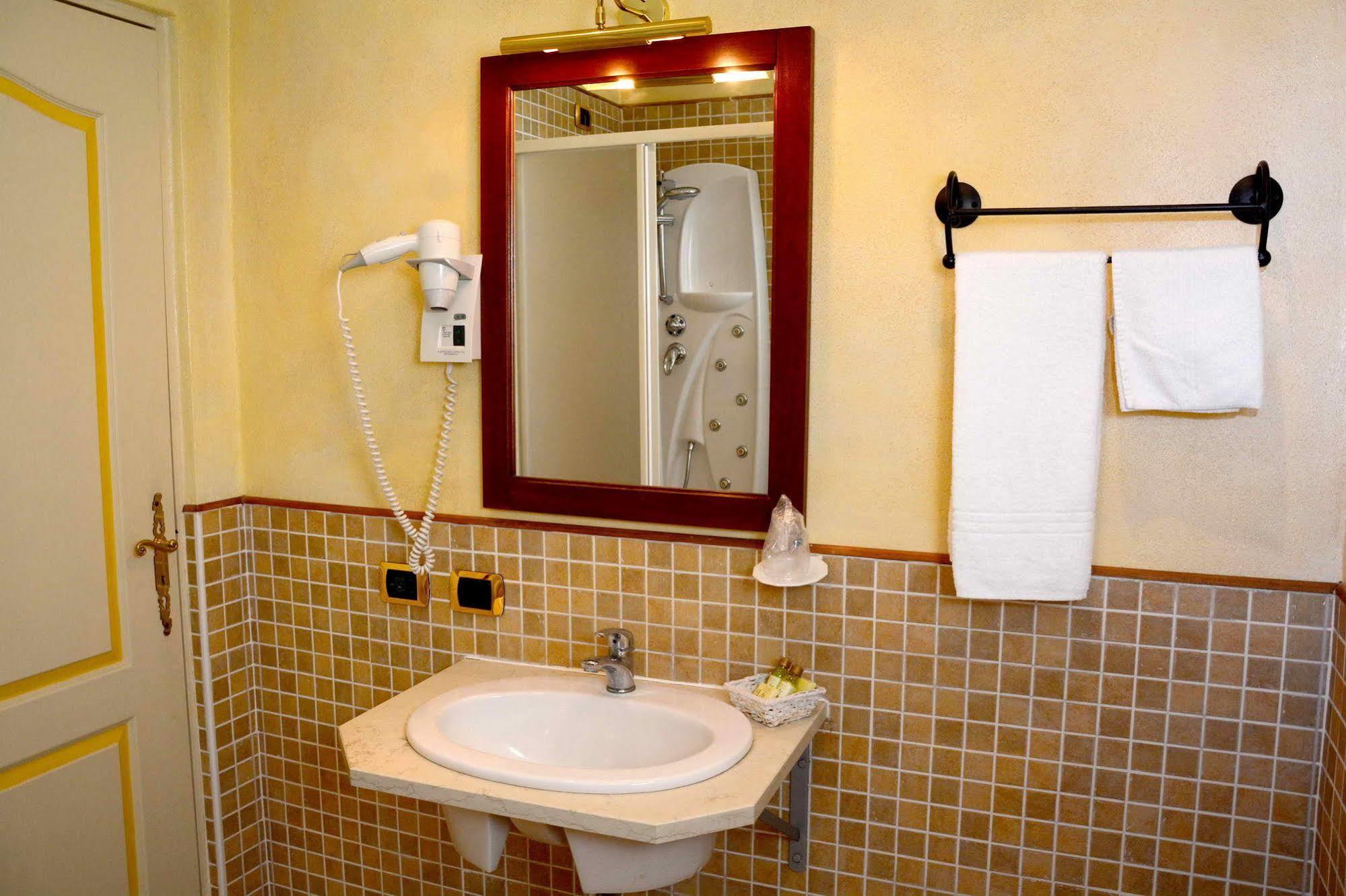 Albergo Dimora Storica Antica Hostelleria クレーマ エクステリア 写真