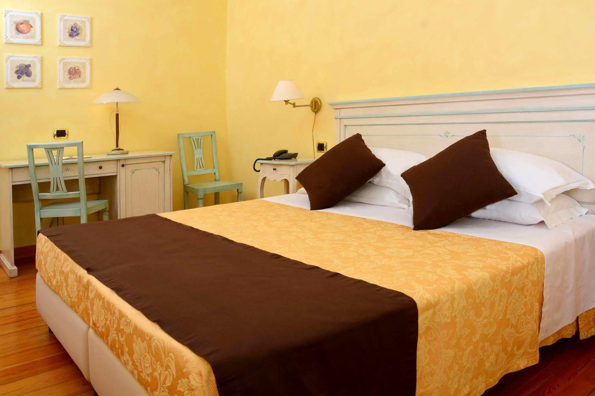 Albergo Dimora Storica Antica Hostelleria クレーマ エクステリア 写真